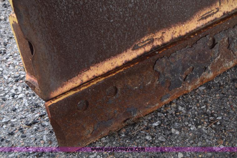 image for item L6347 2000 International F4900 dump truck