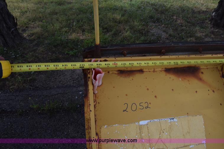 image for item L6347 2000 International F4900 dump truck