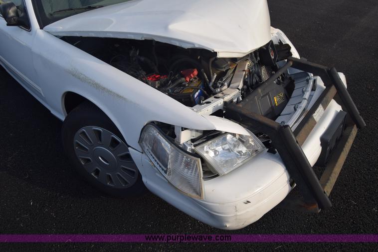 image for item L6348 2011 Ford Crown Victoria Police Interceptor