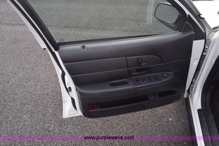 image for item L6350 2011 Ford Crown Victoria Police Interceptor