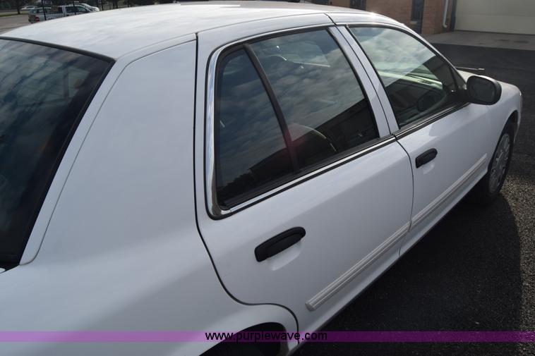 image for item L6350 2011 Ford Crown Victoria Police Interceptor