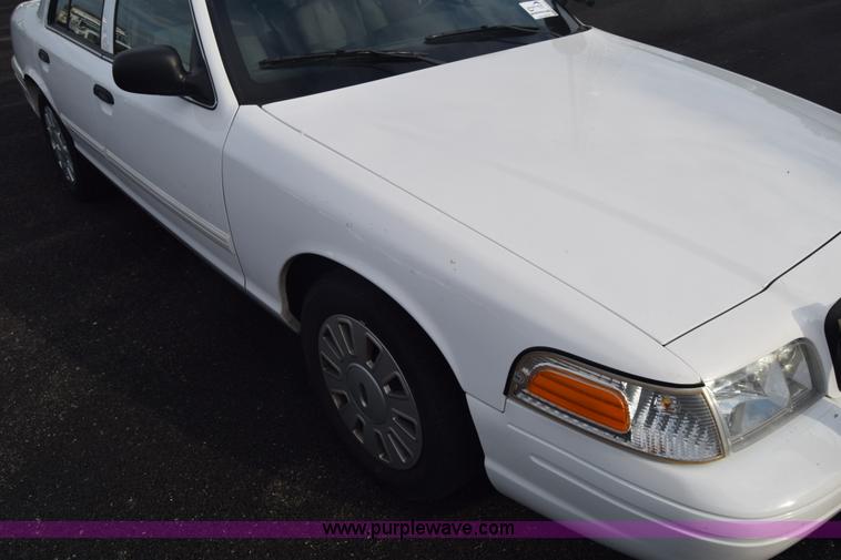 image for item L6350 2011 Ford Crown Victoria Police Interceptor