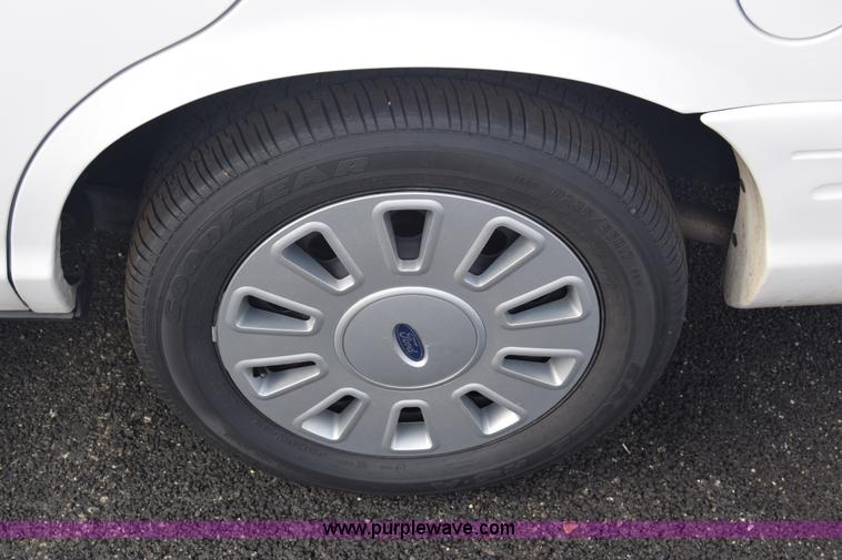 image for item L6350 2011 Ford Crown Victoria Police Interceptor