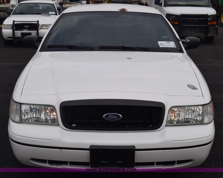 image for item L6351 2008 Ford Crown Victoria Police Interceptor
