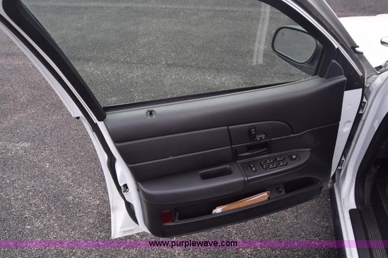 image for item L6351 2008 Ford Crown Victoria Police Interceptor
