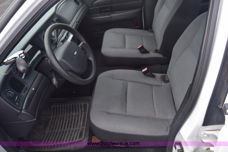image for item L6351 2008 Ford Crown Victoria Police Interceptor