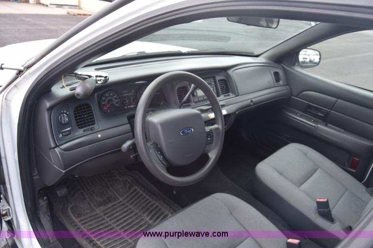 image for item L6351 2008 Ford Crown Victoria Police Interceptor