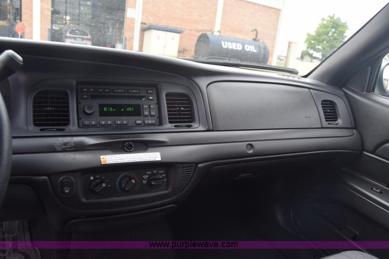 image for item L6351 2008 Ford Crown Victoria Police Interceptor