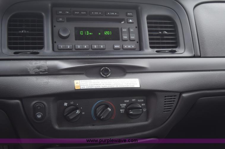 image for item L6351 2008 Ford Crown Victoria Police Interceptor