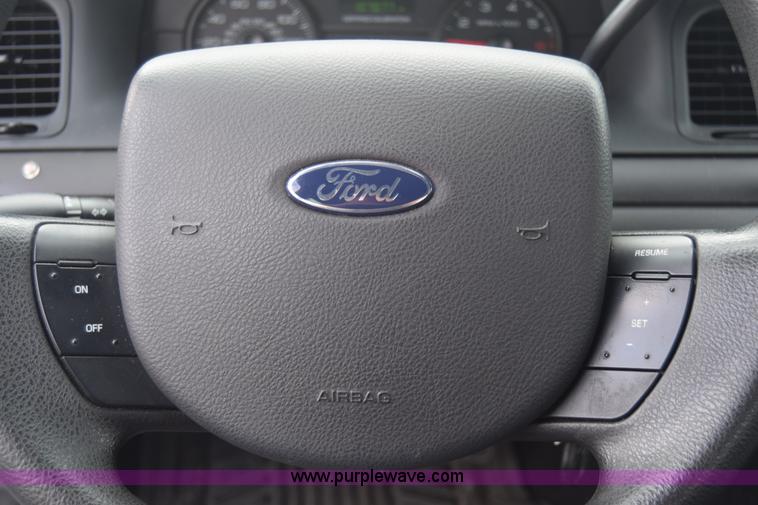 image for item L6351 2008 Ford Crown Victoria Police Interceptor