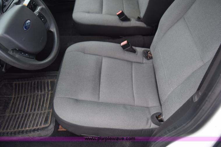 image for item L6351 2008 Ford Crown Victoria Police Interceptor