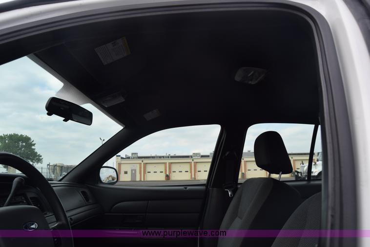 image for item L6351 2008 Ford Crown Victoria Police Interceptor