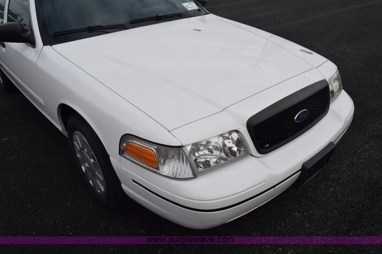 image for item L6351 2008 Ford Crown Victoria Police Interceptor