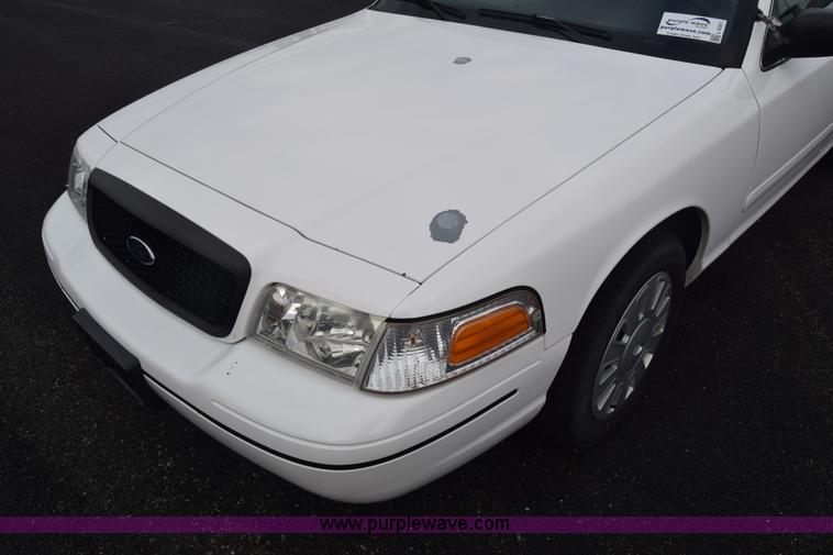 image for item L6351 2008 Ford Crown Victoria Police Interceptor