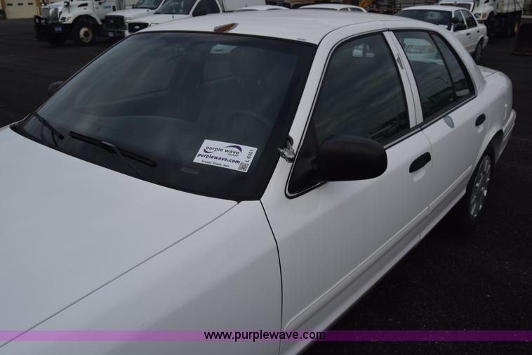 image for item L6351 2008 Ford Crown Victoria Police Interceptor
