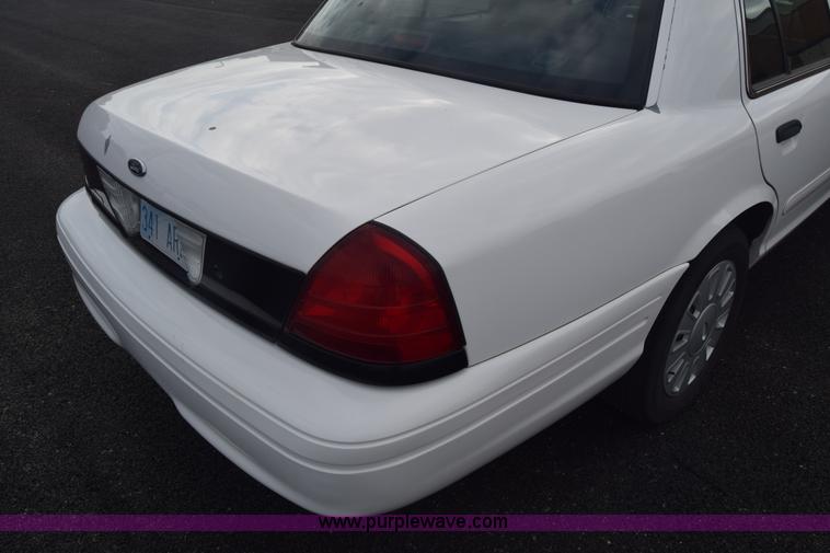 image for item L6351 2008 Ford Crown Victoria Police Interceptor