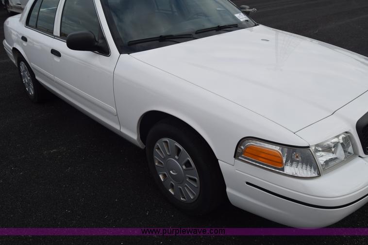 image for item L6351 2008 Ford Crown Victoria Police Interceptor