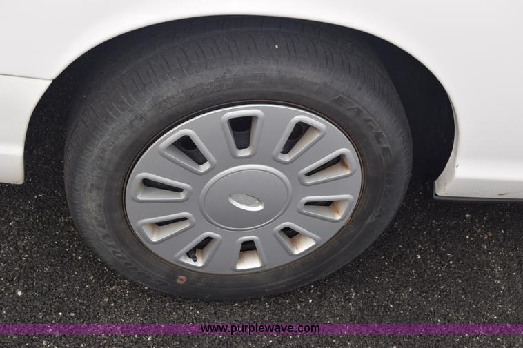 image for item L6351 2008 Ford Crown Victoria Police Interceptor