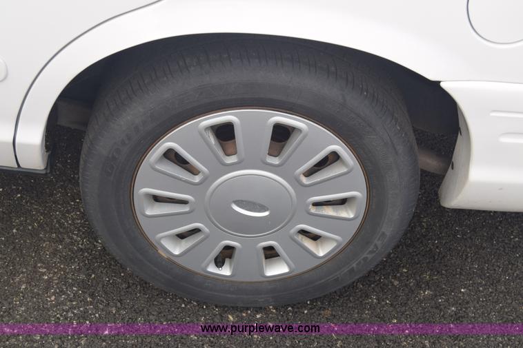 image for item L6351 2008 Ford Crown Victoria Police Interceptor