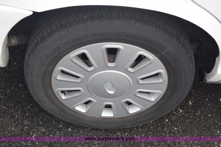 image for item L6351 2008 Ford Crown Victoria Police Interceptor