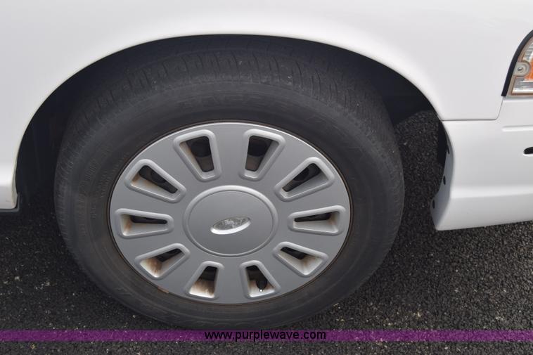 image for item L6351 2008 Ford Crown Victoria Police Interceptor