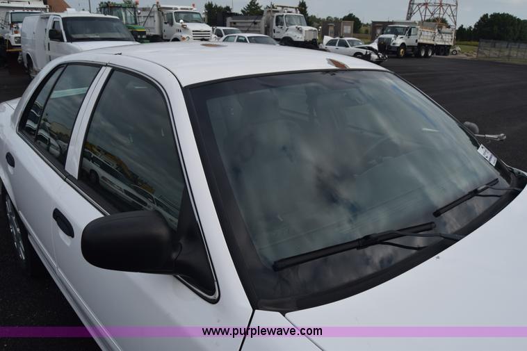 image for item L6351 2008 Ford Crown Victoria Police Interceptor