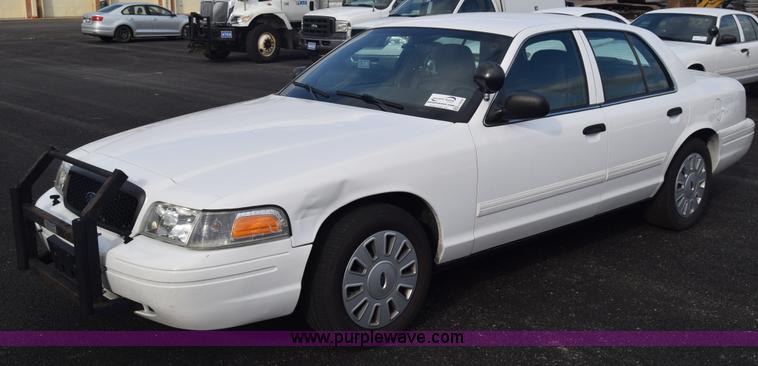 image for item L6352 2011 Ford Crown Victoria Police Interceptor