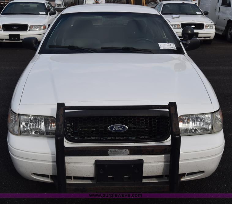 image for item L6352 2011 Ford Crown Victoria Police Interceptor
