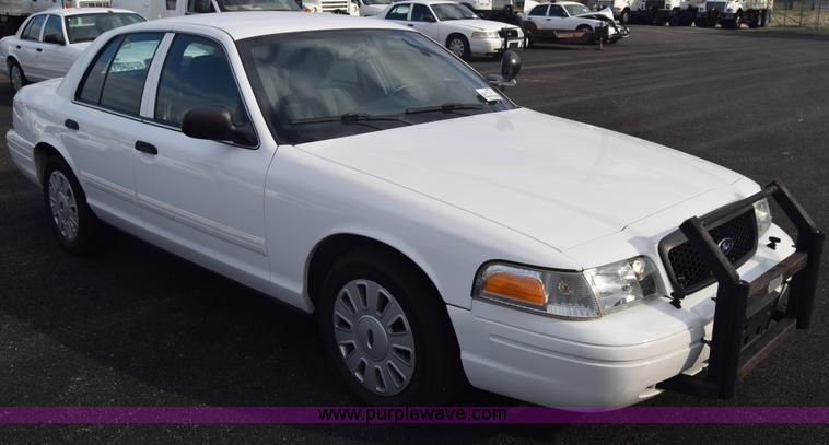 image for item L6352 2011 Ford Crown Victoria Police Interceptor