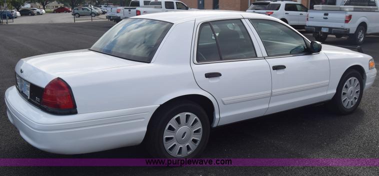 image for item L6352 2011 Ford Crown Victoria Police Interceptor