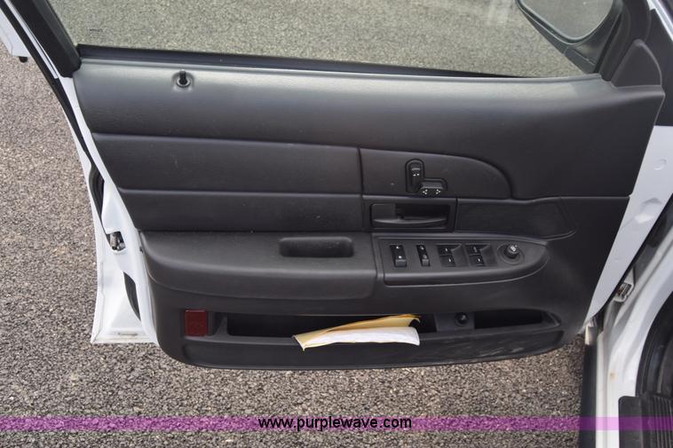 image for item L6352 2011 Ford Crown Victoria Police Interceptor