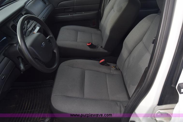 image for item L6352 2011 Ford Crown Victoria Police Interceptor