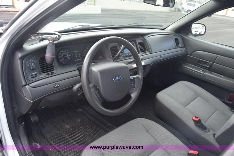image for item L6352 2011 Ford Crown Victoria Police Interceptor