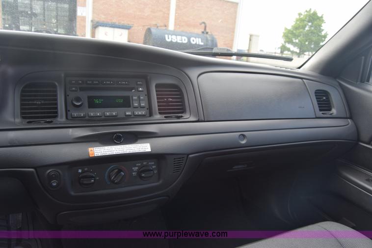 image for item L6352 2011 Ford Crown Victoria Police Interceptor