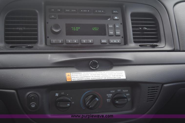 image for item L6352 2011 Ford Crown Victoria Police Interceptor