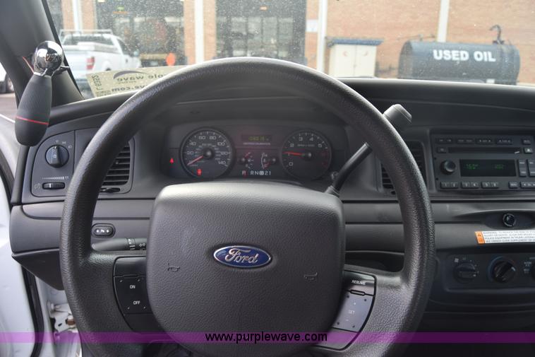 image for item L6352 2011 Ford Crown Victoria Police Interceptor