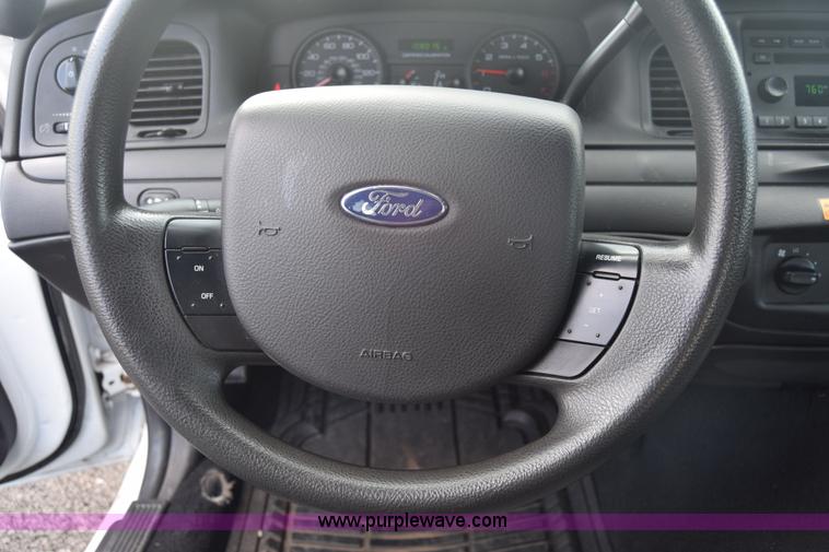 image for item L6352 2011 Ford Crown Victoria Police Interceptor