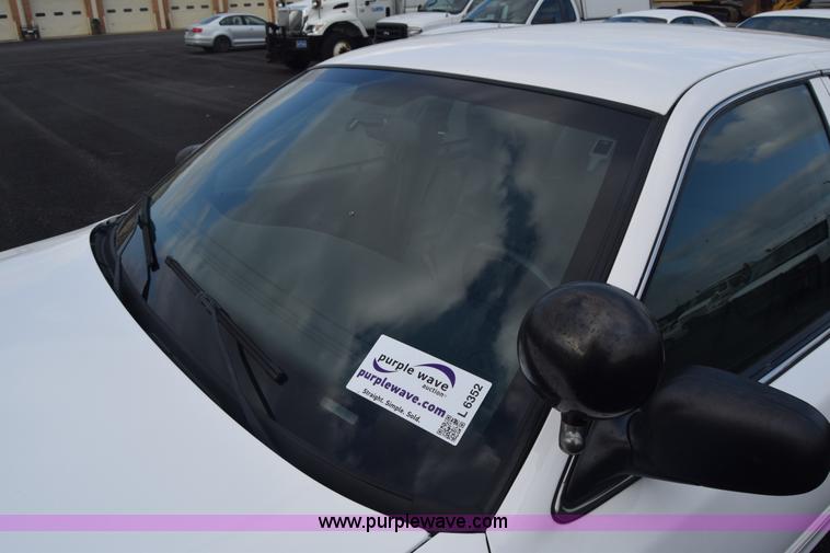 image for item L6352 2011 Ford Crown Victoria Police Interceptor