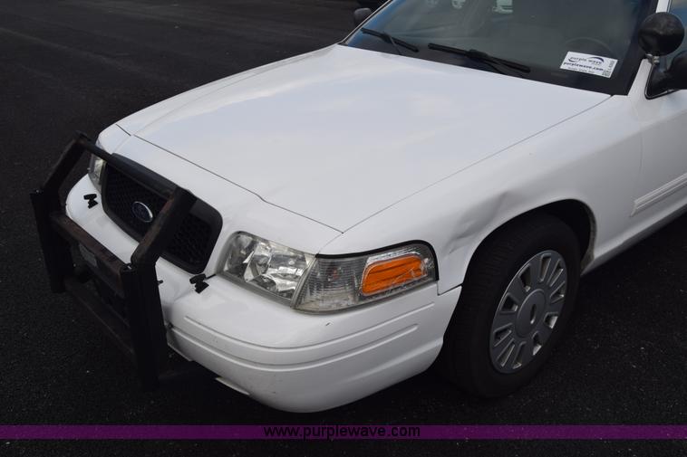 image for item L6352 2011 Ford Crown Victoria Police Interceptor
