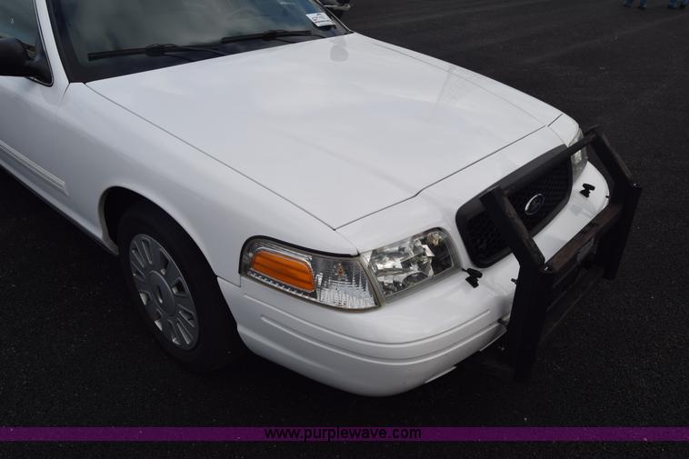 image for item L6352 2011 Ford Crown Victoria Police Interceptor