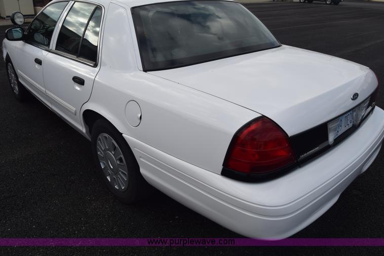 image for item L6352 2011 Ford Crown Victoria Police Interceptor