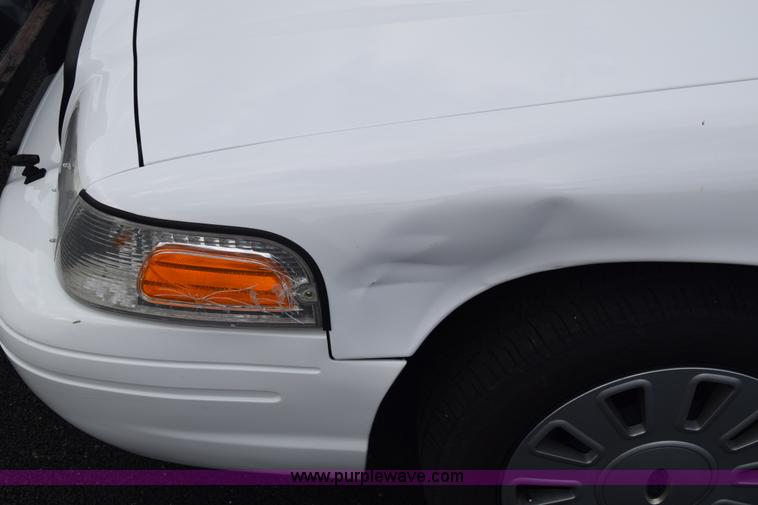 image for item L6352 2011 Ford Crown Victoria Police Interceptor