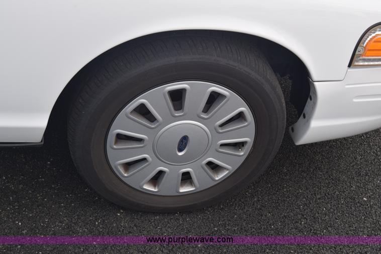 image for item L6352 2011 Ford Crown Victoria Police Interceptor