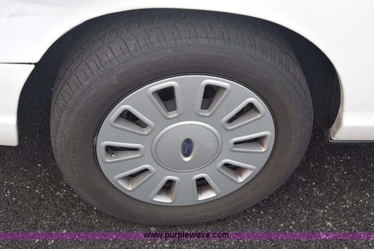 image for item L6352 2011 Ford Crown Victoria Police Interceptor