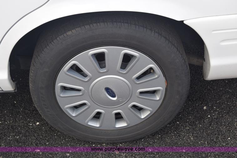 image for item L6352 2011 Ford Crown Victoria Police Interceptor