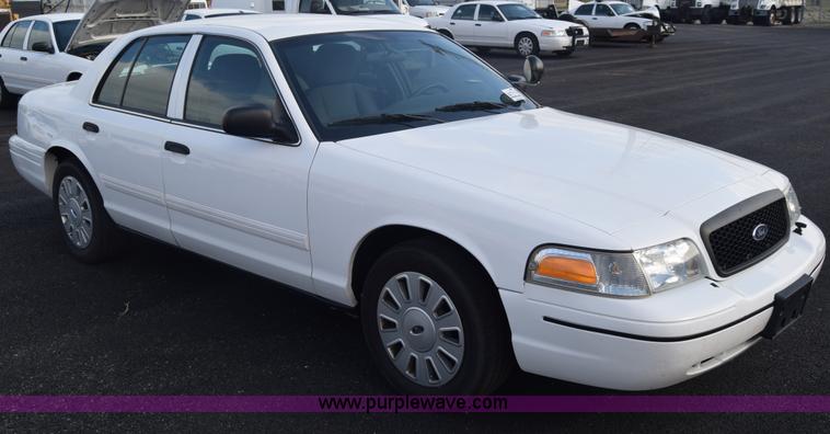 image for item L6353 2011 Ford Crown Victoria Police Interceptor