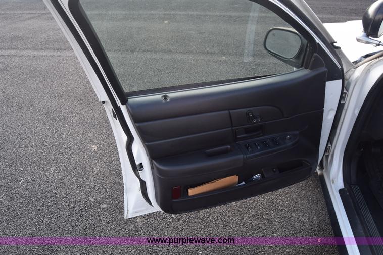 image for item L6353 2011 Ford Crown Victoria Police Interceptor