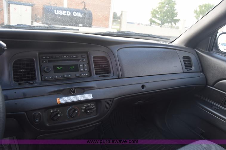 image for item L6353 2011 Ford Crown Victoria Police Interceptor