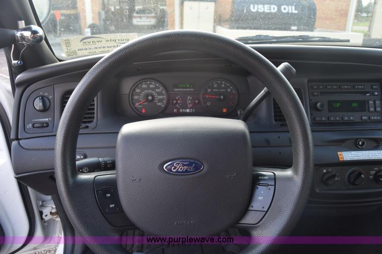 image for item L6353 2011 Ford Crown Victoria Police Interceptor