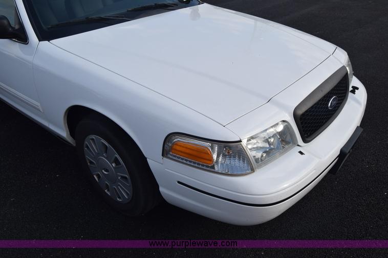 image for item L6353 2011 Ford Crown Victoria Police Interceptor